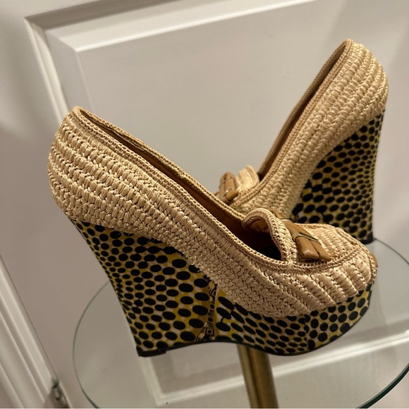 Burberry Prorsum Woven Raffia Straw Printed Wedge Pumps - Picture 12 of 13